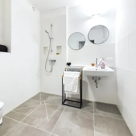 Lägenhet Barrierefreies City-studio Mit Balkon In Top-lage *